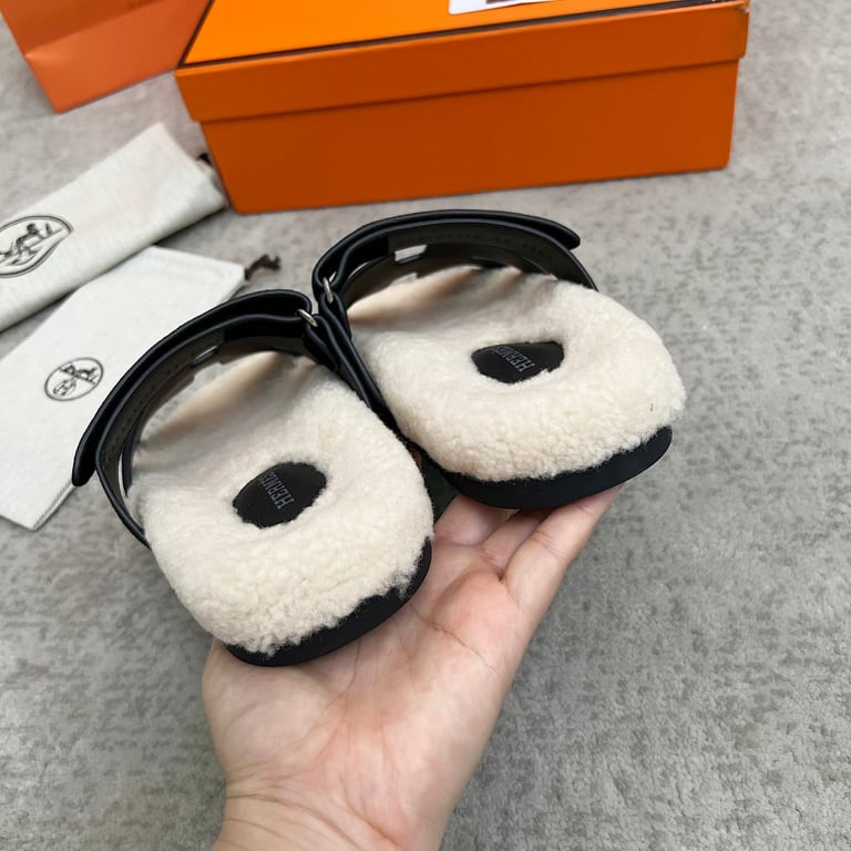 Hermès Chypre Sandals Black Suede Shearling - 3