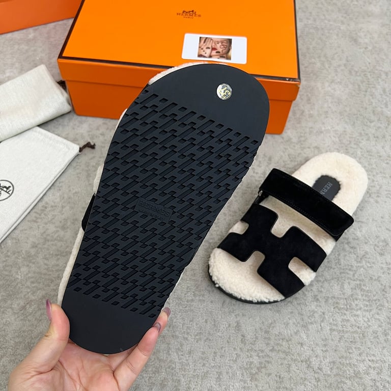 Hermès Chypre Sandals Black Suede Shearling - 4