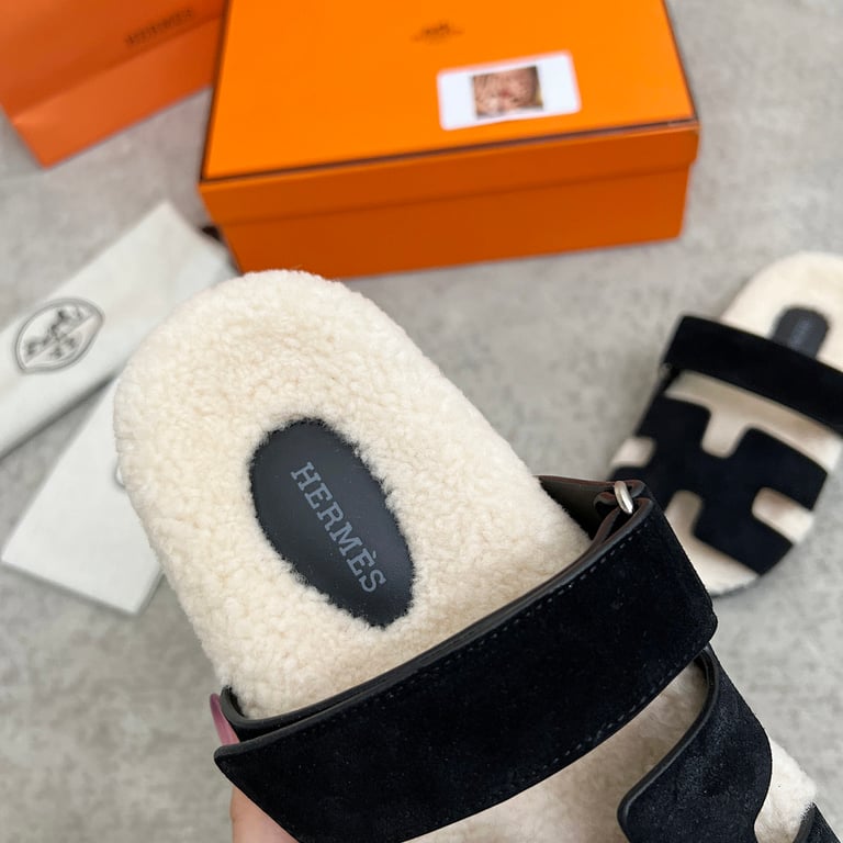 Hermès Chypre Sandals Black Suede Shearling - 5