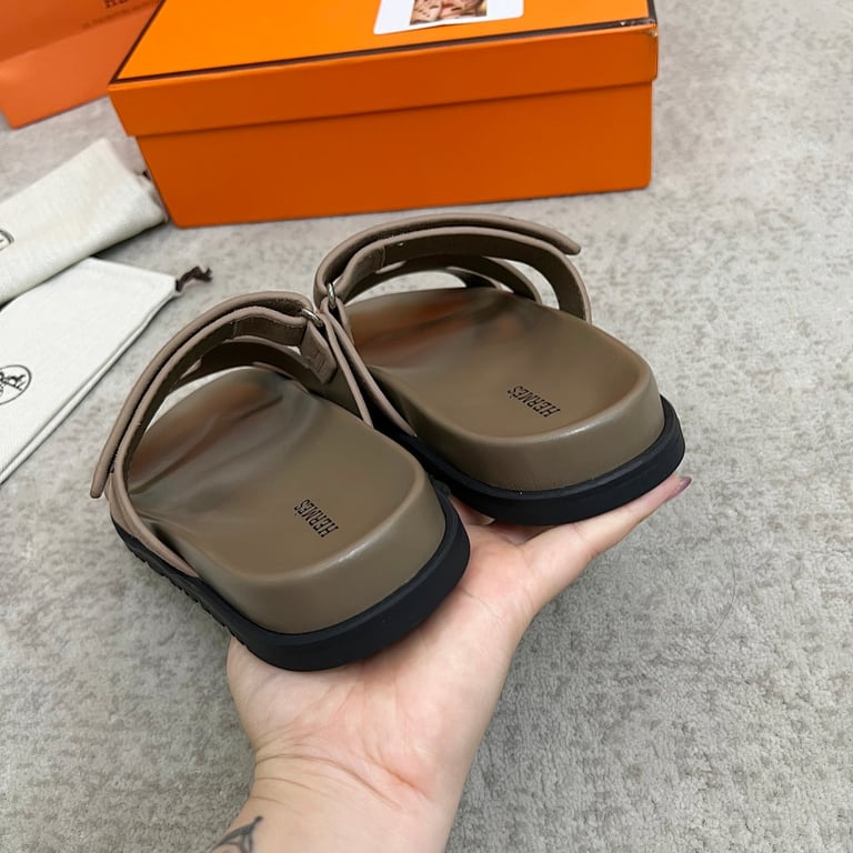 Hermès Chypre Sandals Taupe Suede - 3