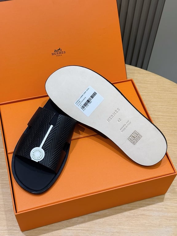 Hermès Izmir Sandals Black Textured Leather - 7