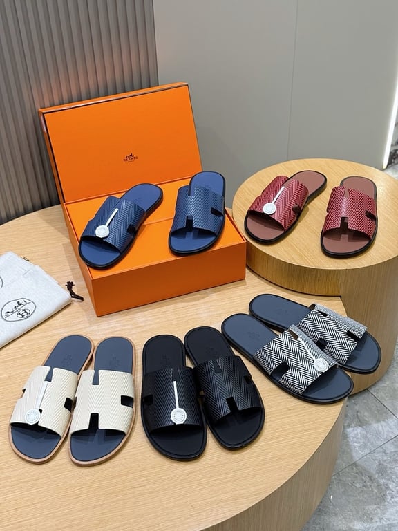 Hermès Izmir Sandals Blue Textured Leather - 2