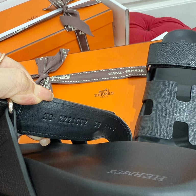 Hermès Chypre Sandals Black - 7