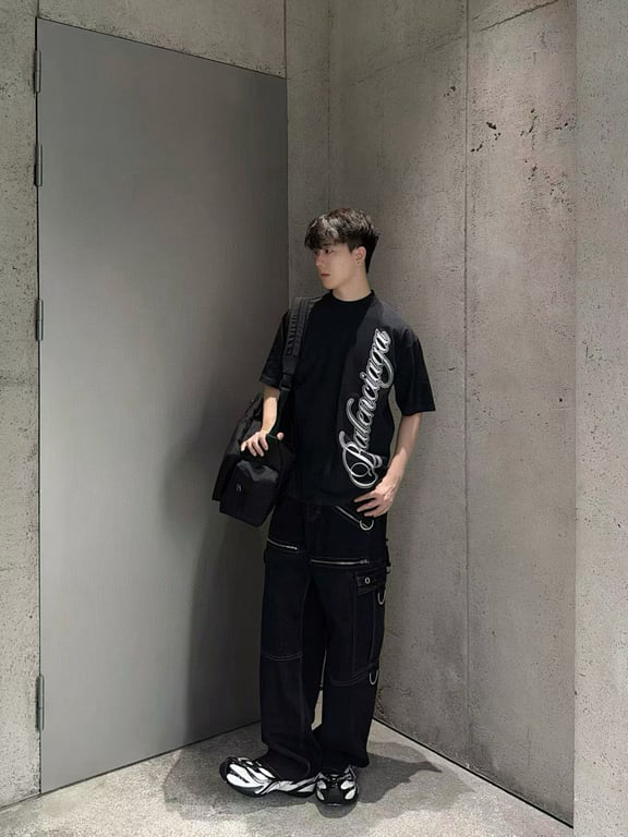 Balenciaga Script Logo T-Shirt 52034−51L - 6