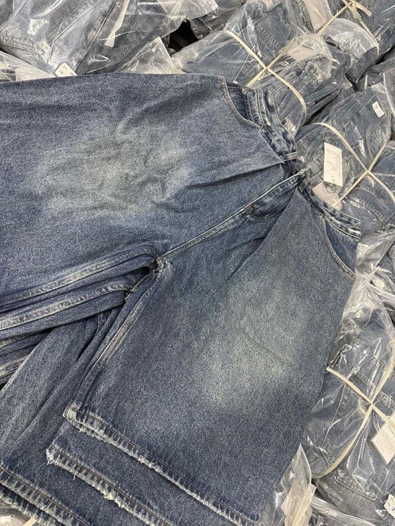 Balenciaga Wide-Leg Pleated Denim Shorts Blue - 14