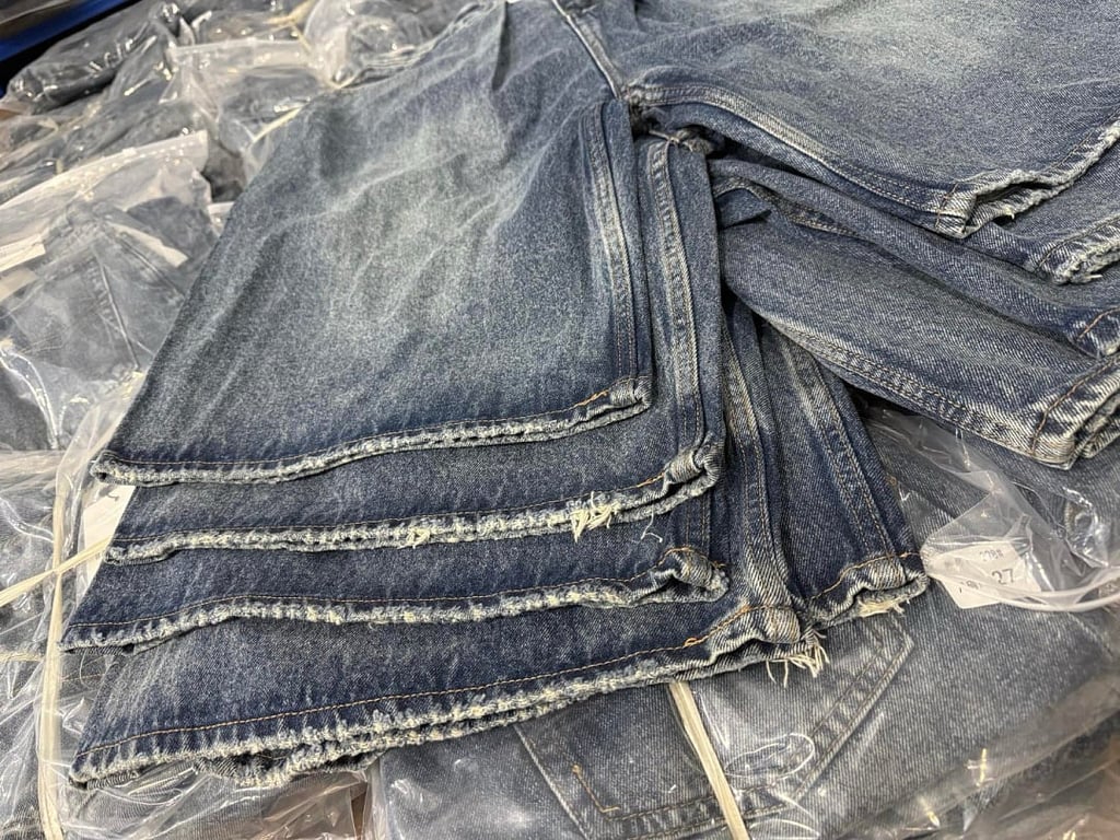Balenciaga Wide-Leg Pleated Denim Shorts Blue - 15