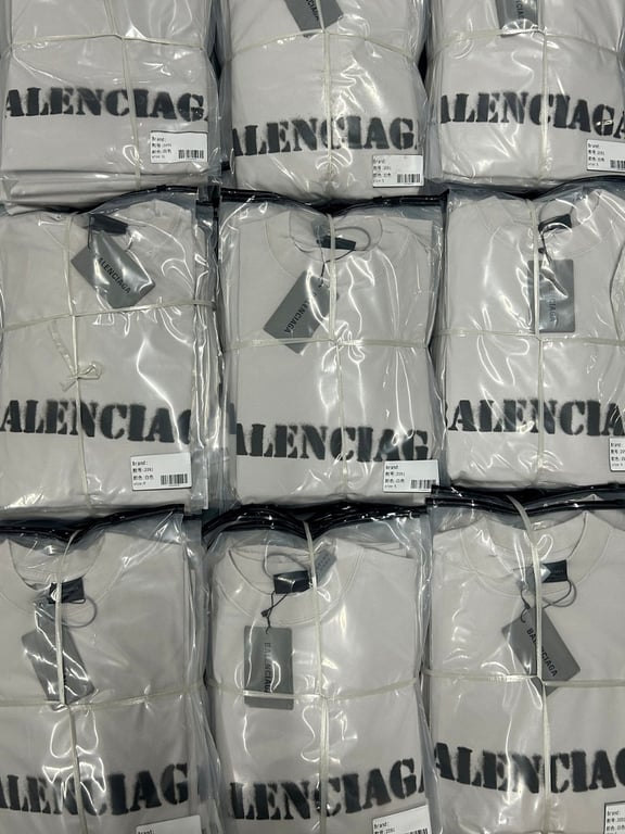 Balenciaga Spray Logo Distressed T-Shirt - 4