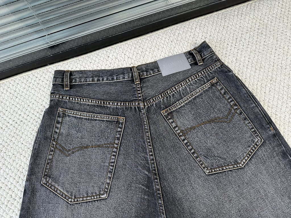 Balenciaga Wide-Leg Logo Jeans Grey - 11