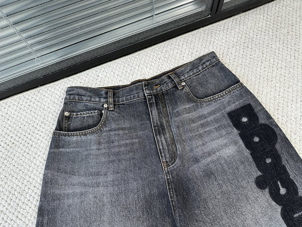Balenciaga Wide-Leg Logo Jeans Grey - 6