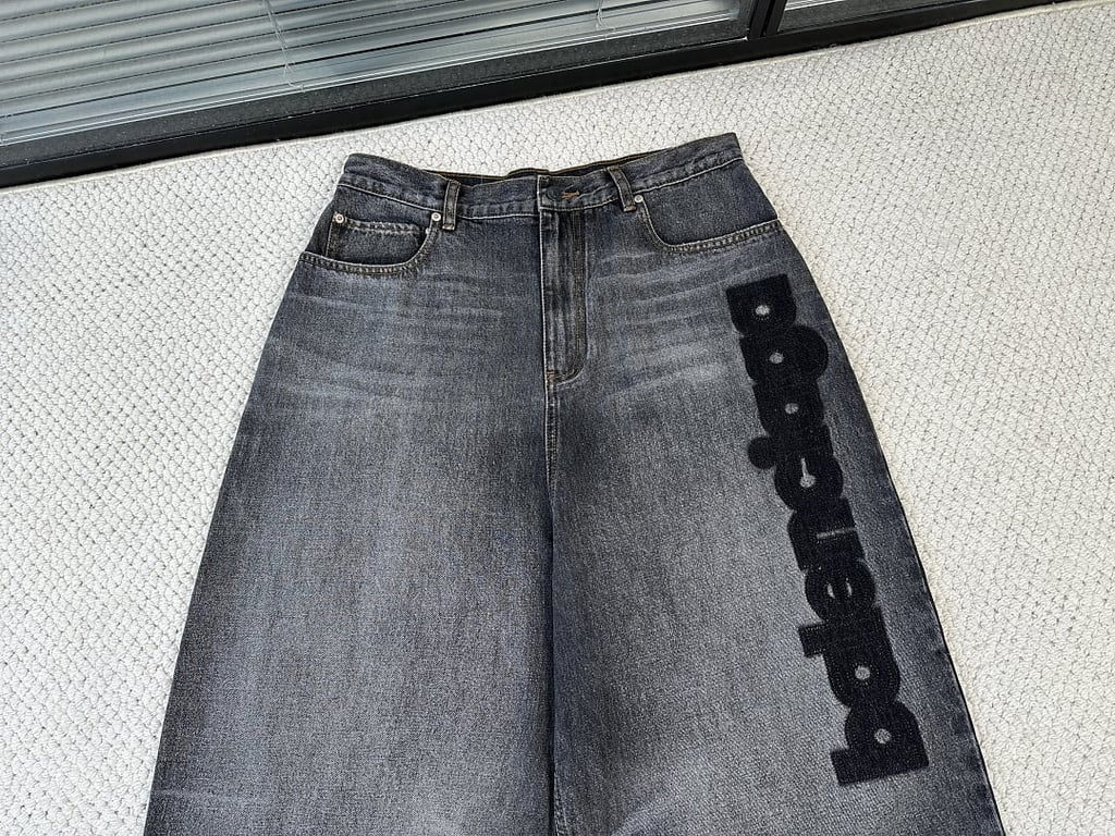 Balenciaga Wide-Leg Logo Jeans Grey - 7