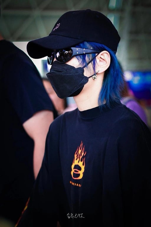 Balenciaga Flame Graphic Long Sleeve Black - 18