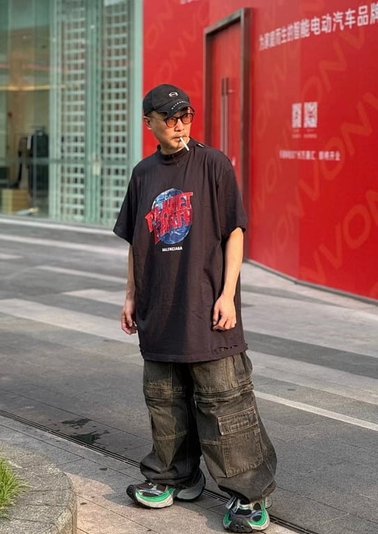 Balenciaga Planet Earth Distressed T-Shirt Black - 4