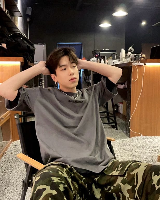 Balenciaga Embroidered Logo T-Shirt Grey - 7