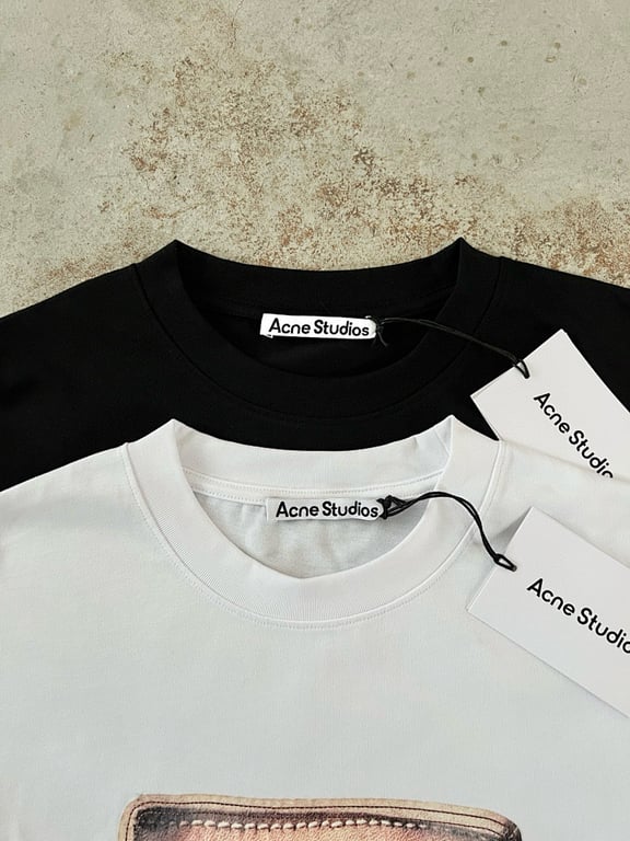 Acne Studios Floragatan 13 Patch Graphic Tee - 11