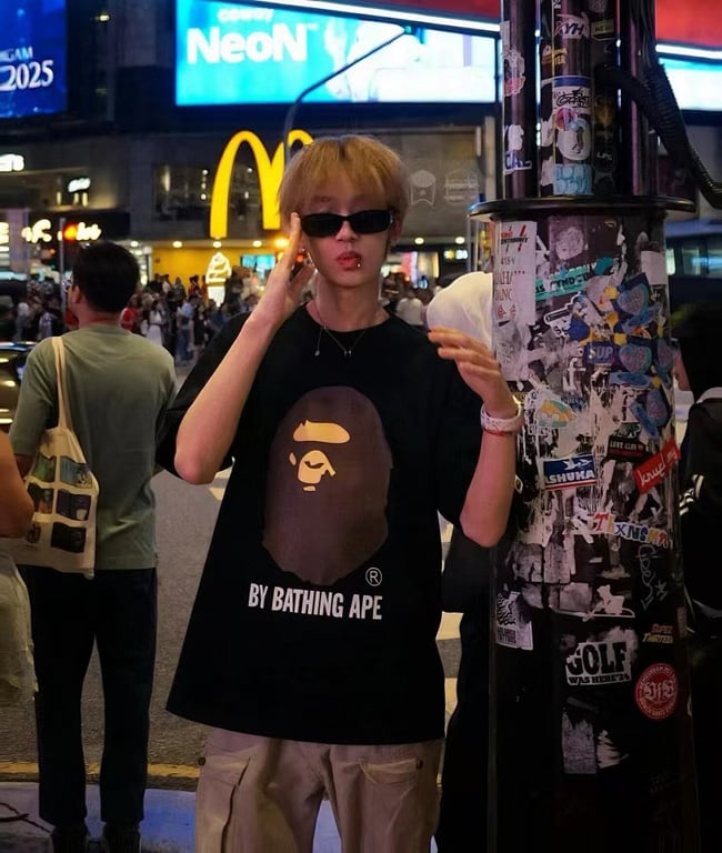 BAPE By Bathing Ape Head Graphic Tee - 15