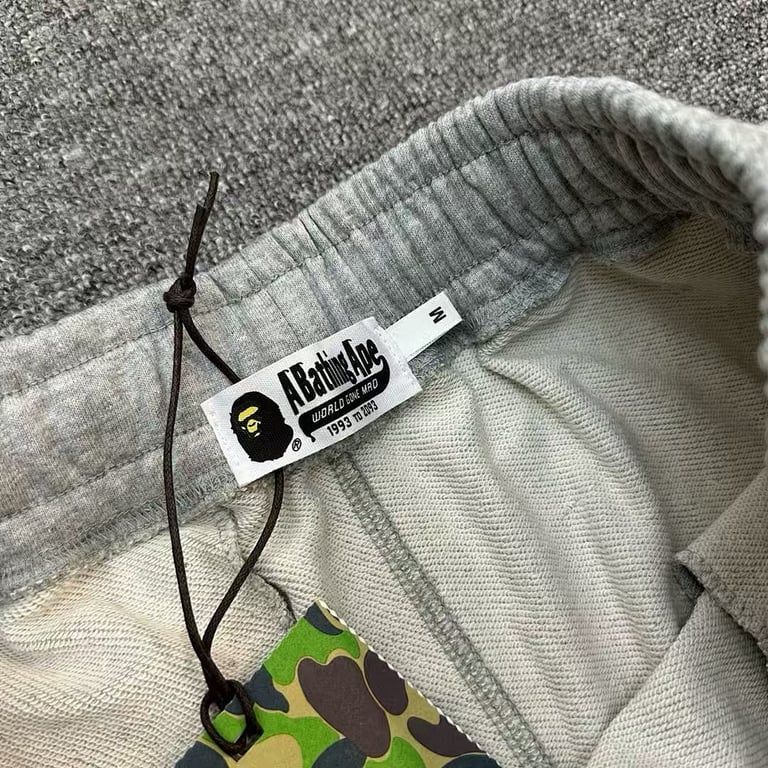 BAPE Logo Raw Hem Sweat Shorts - 18