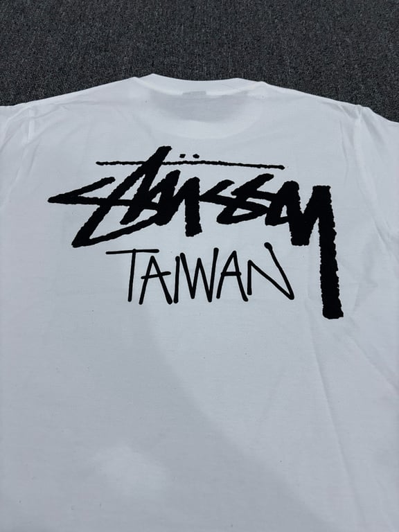 Stüssy Taiwan Graphic Tee - 6