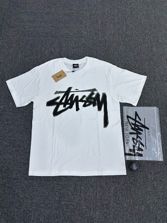 Stüssy Silk-Screen Spray Logo Tee - 10