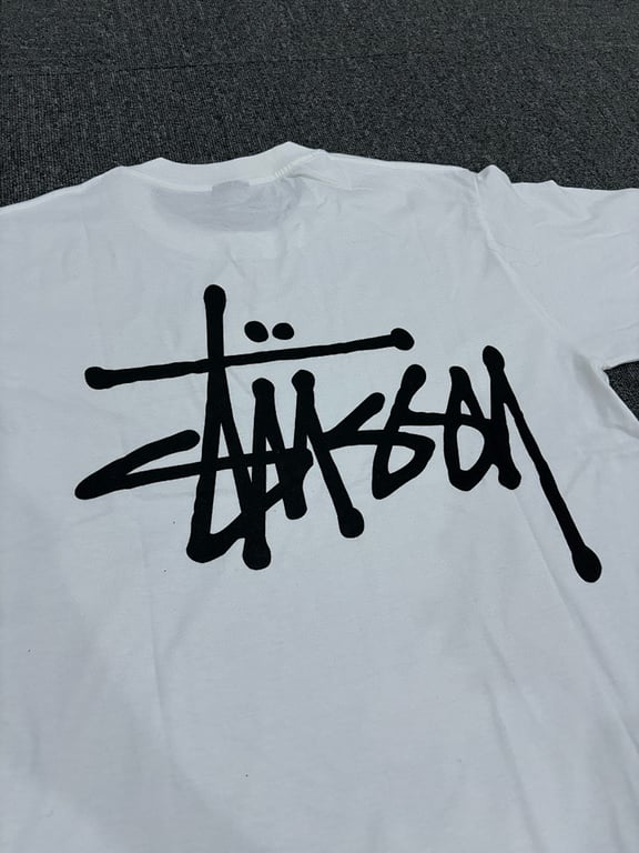 Stüssy Basic Logo Graphic Tee - 11