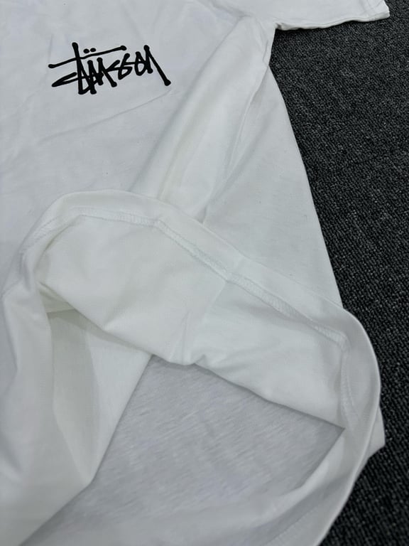 Stüssy Basic Logo Graphic Tee - 12