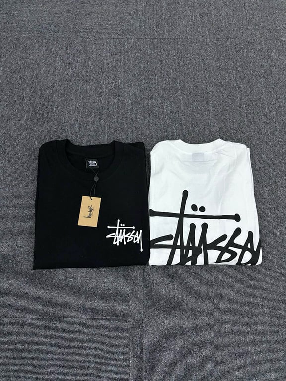 Stüssy Basic Logo Graphic Tee - 3