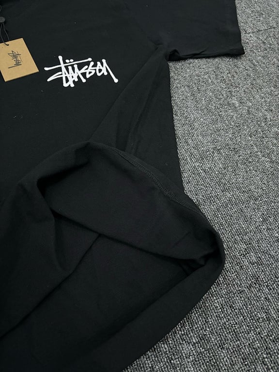 Stüssy Basic Logo Graphic Tee - 6