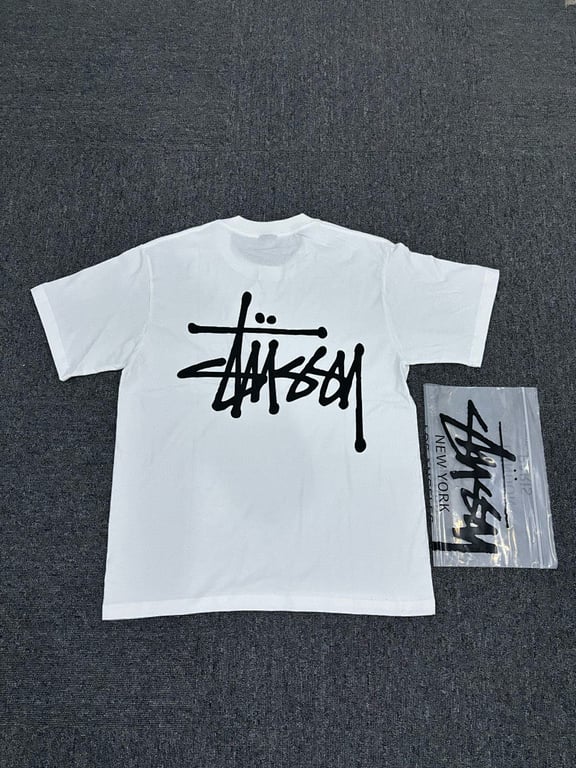 Stüssy Basic Logo Graphic Tee - 10