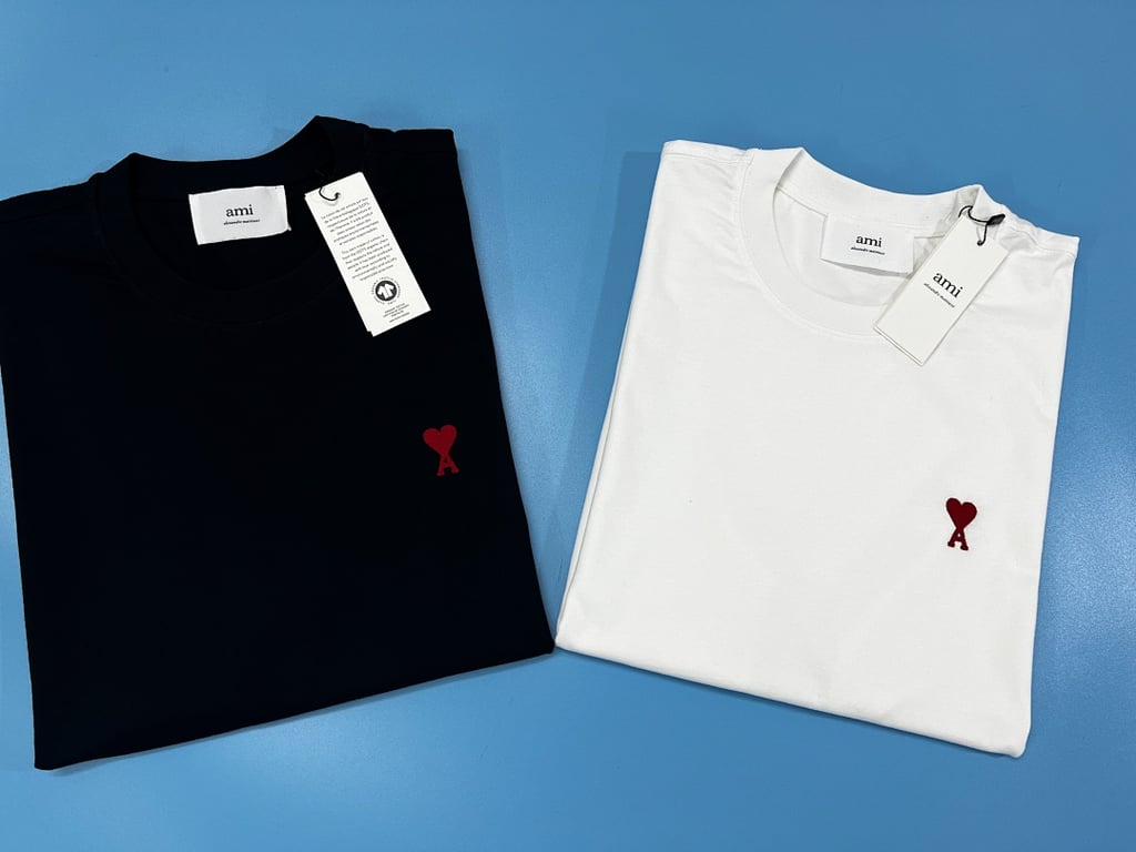 Ami Paris Ami de Coeur Small Logo T-Shirt - 18