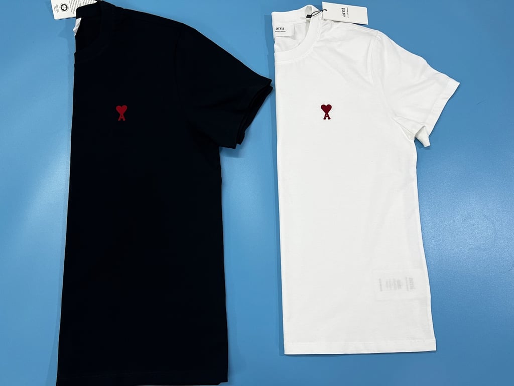 Ami Paris Ami de Coeur Small Logo T-Shirt - 9