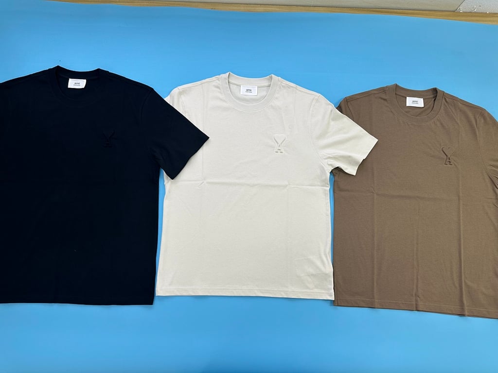 Ami Paris Embossed Logo T-Shirt - 40