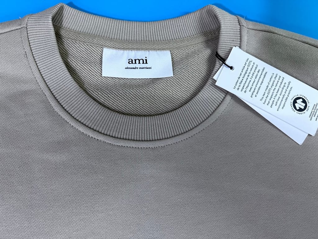 Ami Paris Ami de Coeur Small Logo Sweatshirt - 11