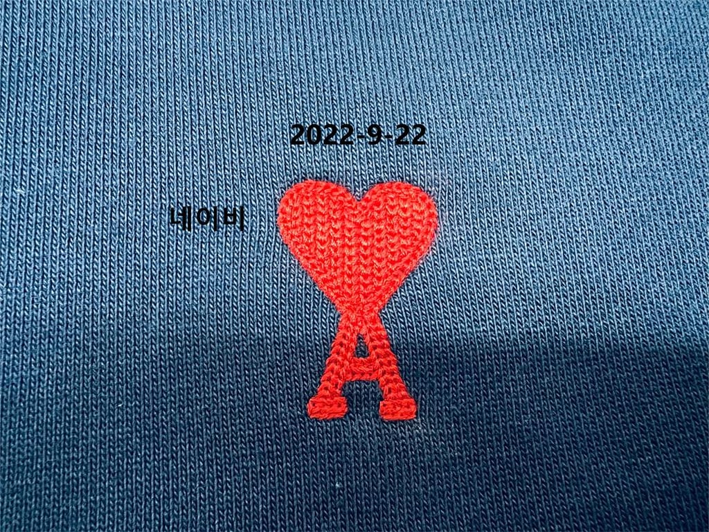 Ami Paris Ami de Coeur Small Logo Sweatshirt - 107