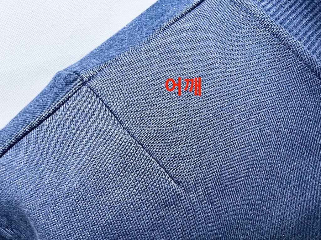 Ami Paris Ami de Coeur Small Logo Sweatshirt - 115
