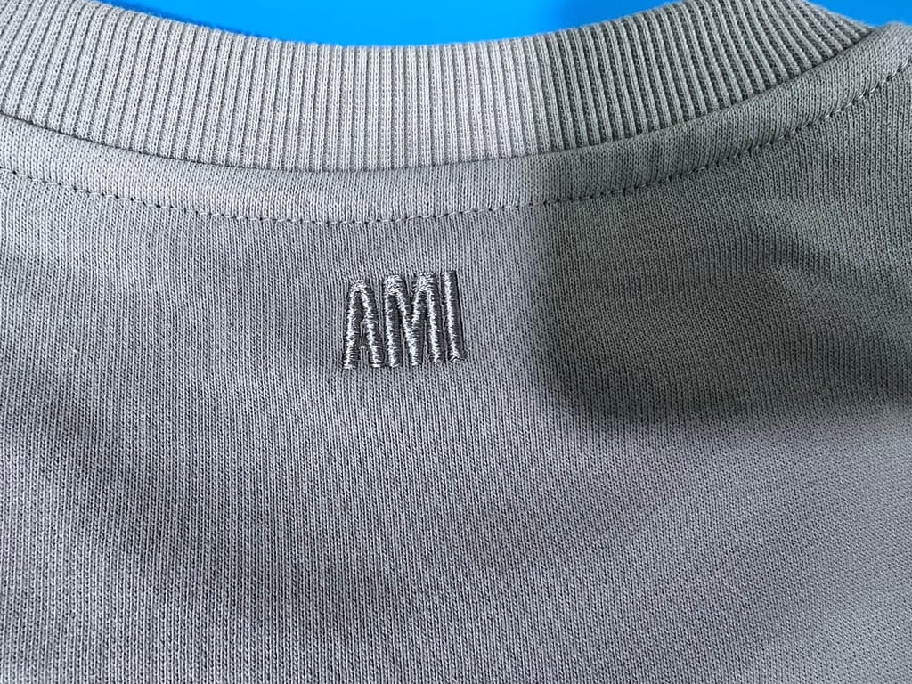 Ami Paris Ami de Coeur Small Logo Sweatshirt - 15