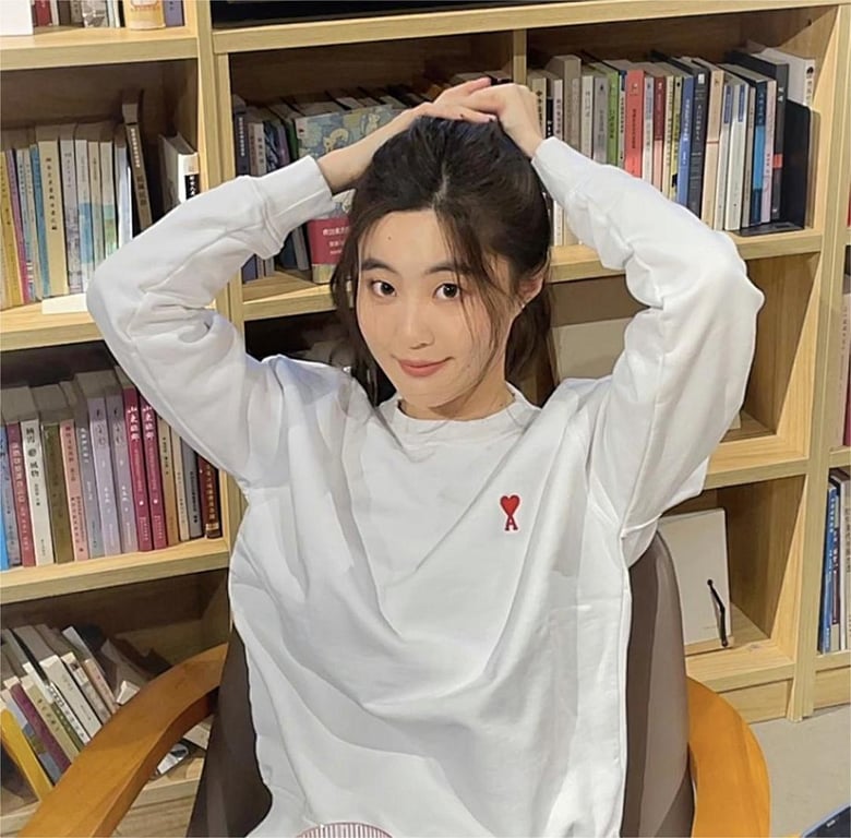 Ami Paris Ami de Coeur Small Logo Sweatshirt - 22