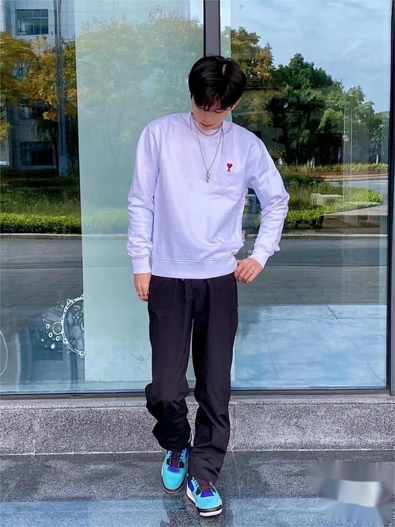 Ami Paris Ami de Coeur Small Logo Sweatshirt - 44