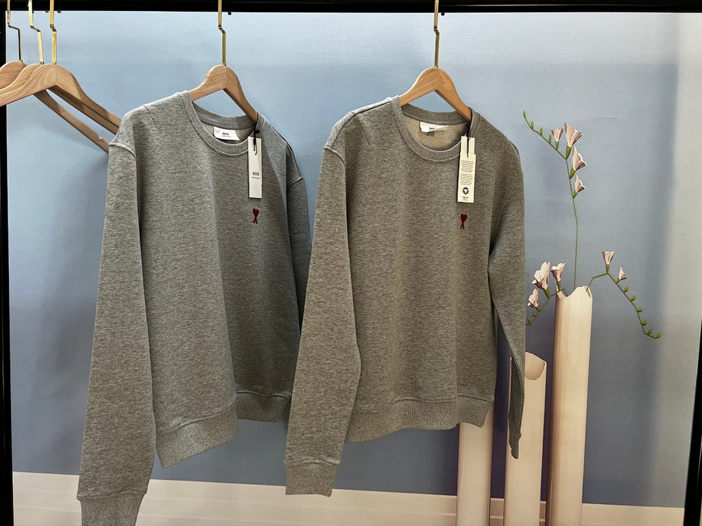 Ami Paris Ami de Coeur Small Logo Sweatshirt - 46