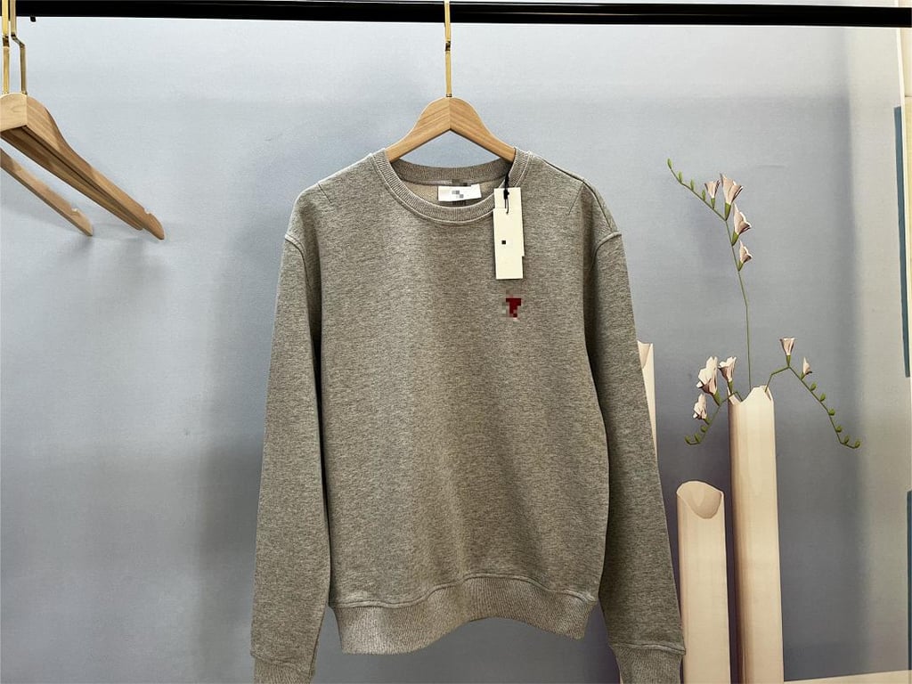 Ami Paris Ami de Coeur Small Logo Sweatshirt - 47