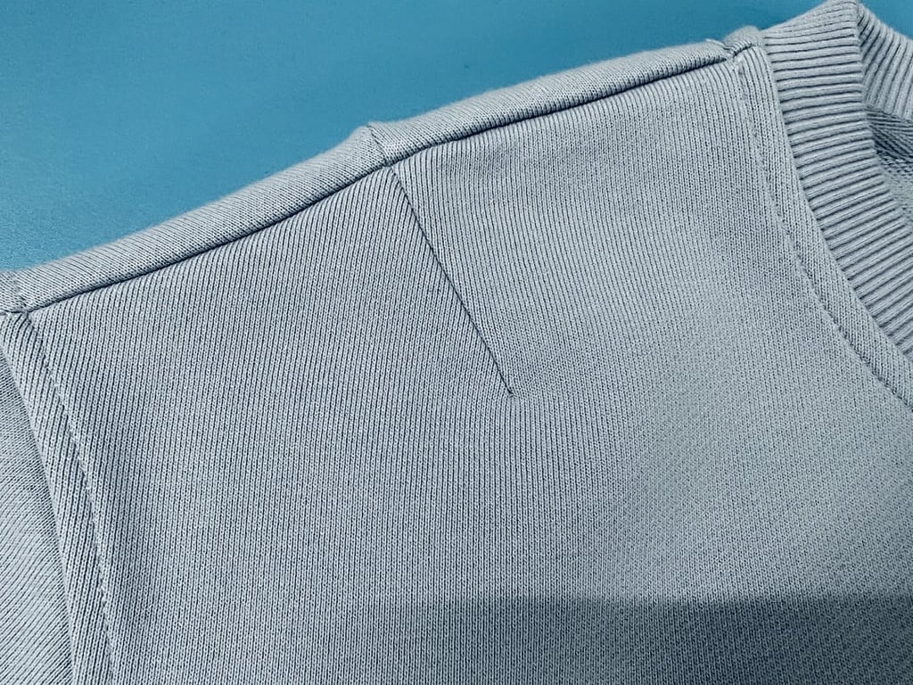 Ami Paris Ami de Coeur Small Logo Sweatshirt - 62