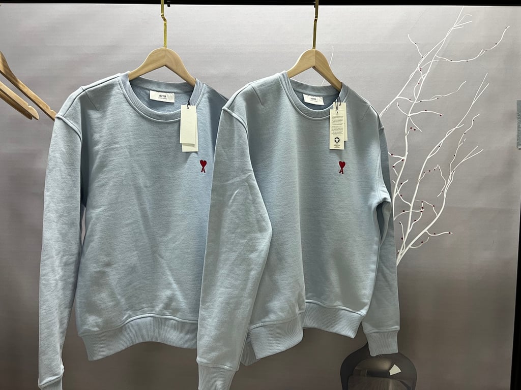 Ami Paris Ami de Coeur Small Logo Sweatshirt - 66