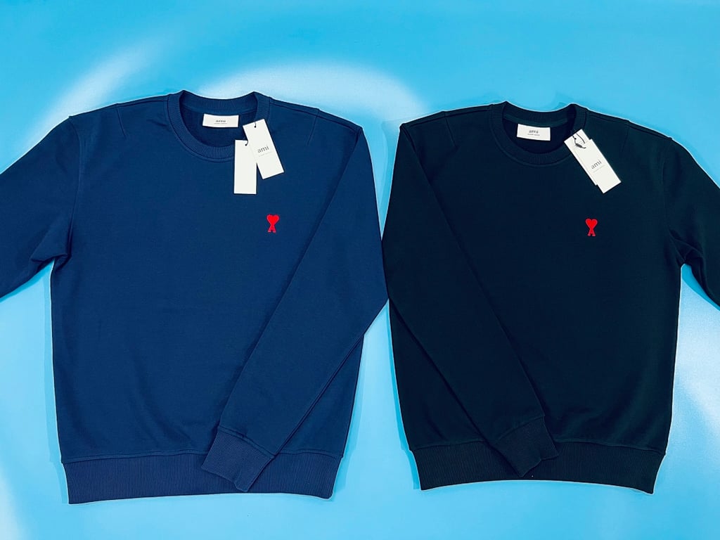 Ami Paris Ami de Coeur Small Logo Sweatshirt - 8