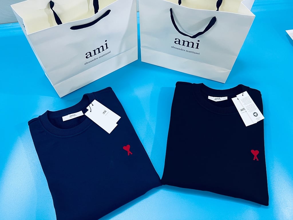 Ami Paris Ami de Coeur Small Logo Sweatshirt - 74