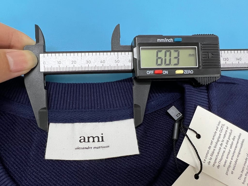 Ami Paris Ami de Coeur Small Logo Sweatshirt - 75