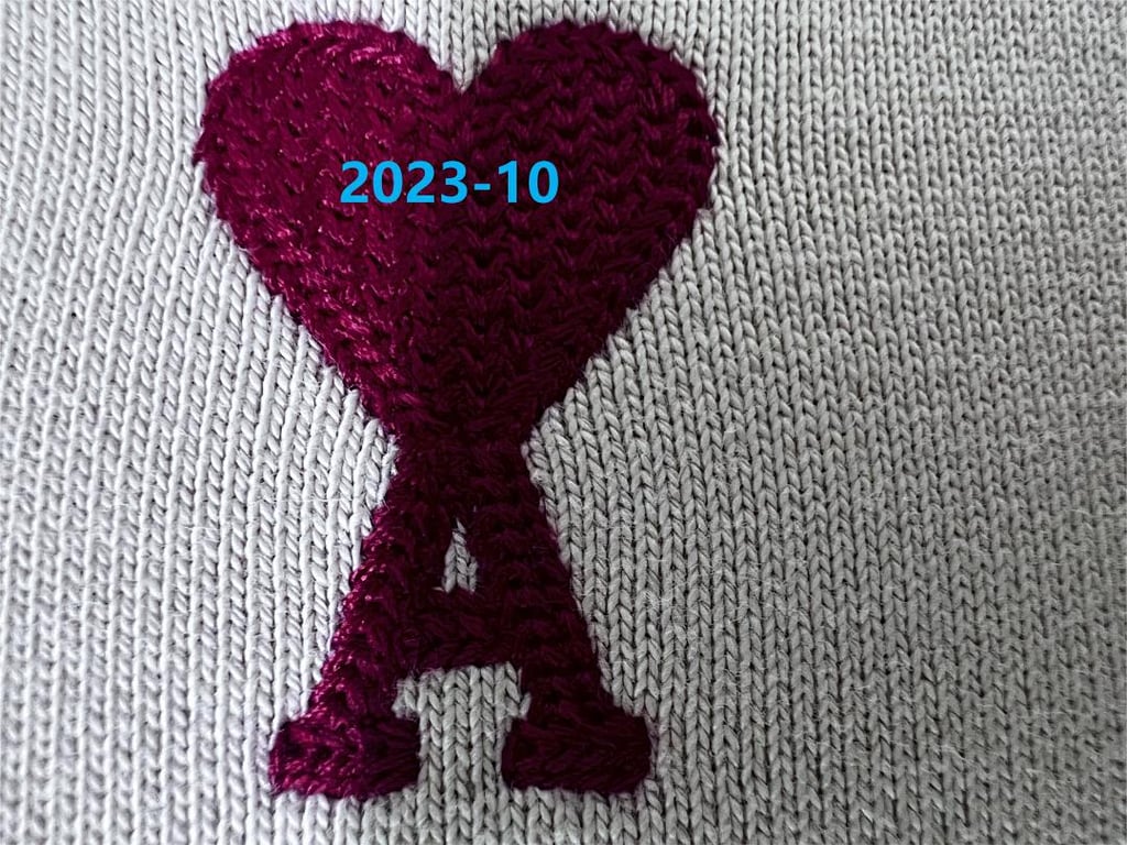Ami Paris Ami de Coeur Small Logo Sweatshirt - 9