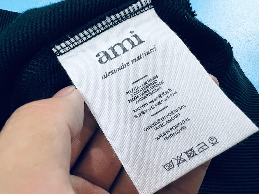 Ami Paris Ami de Coeur Small Logo Sweatshirt - 84