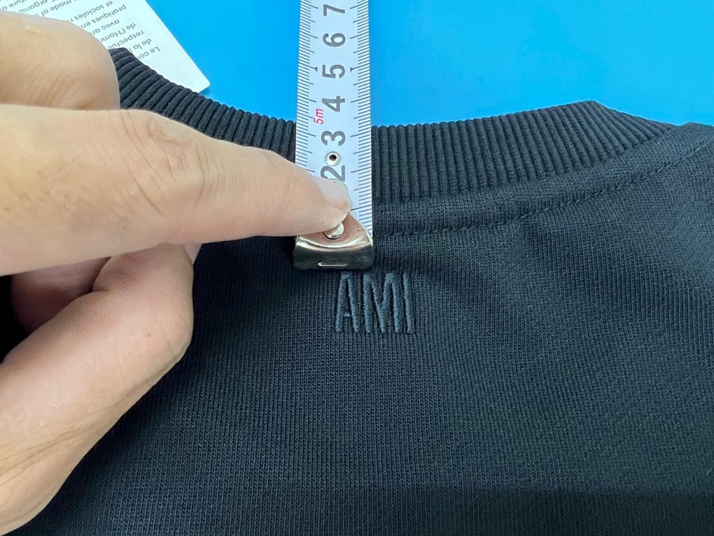 Ami Paris Ami de Coeur Small Logo Sweatshirt - 89