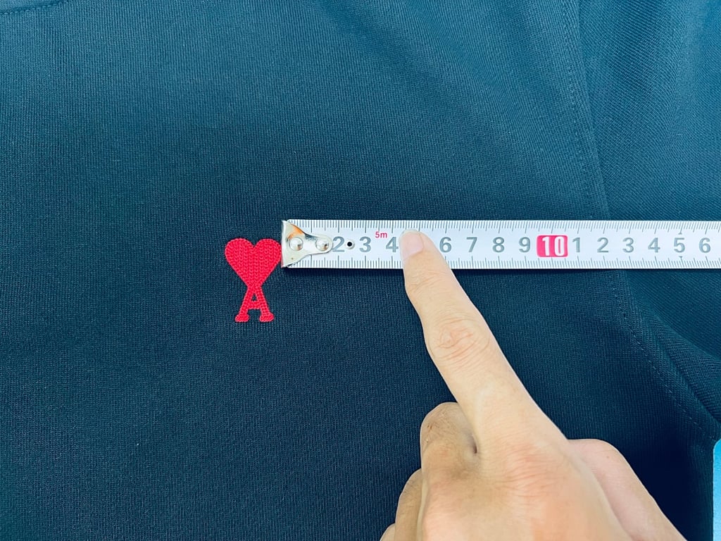 Ami Paris Ami de Coeur Small Logo Sweatshirt - 93