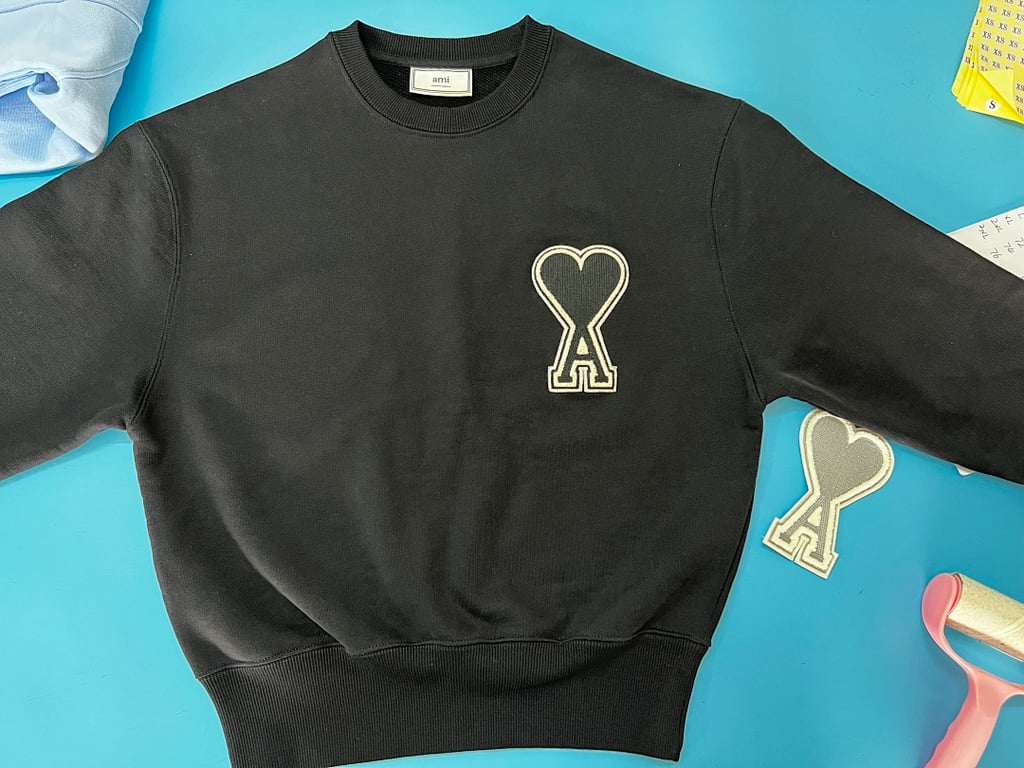 Ami Paris Ami de Coeur Badge Sweatshirt - 15
