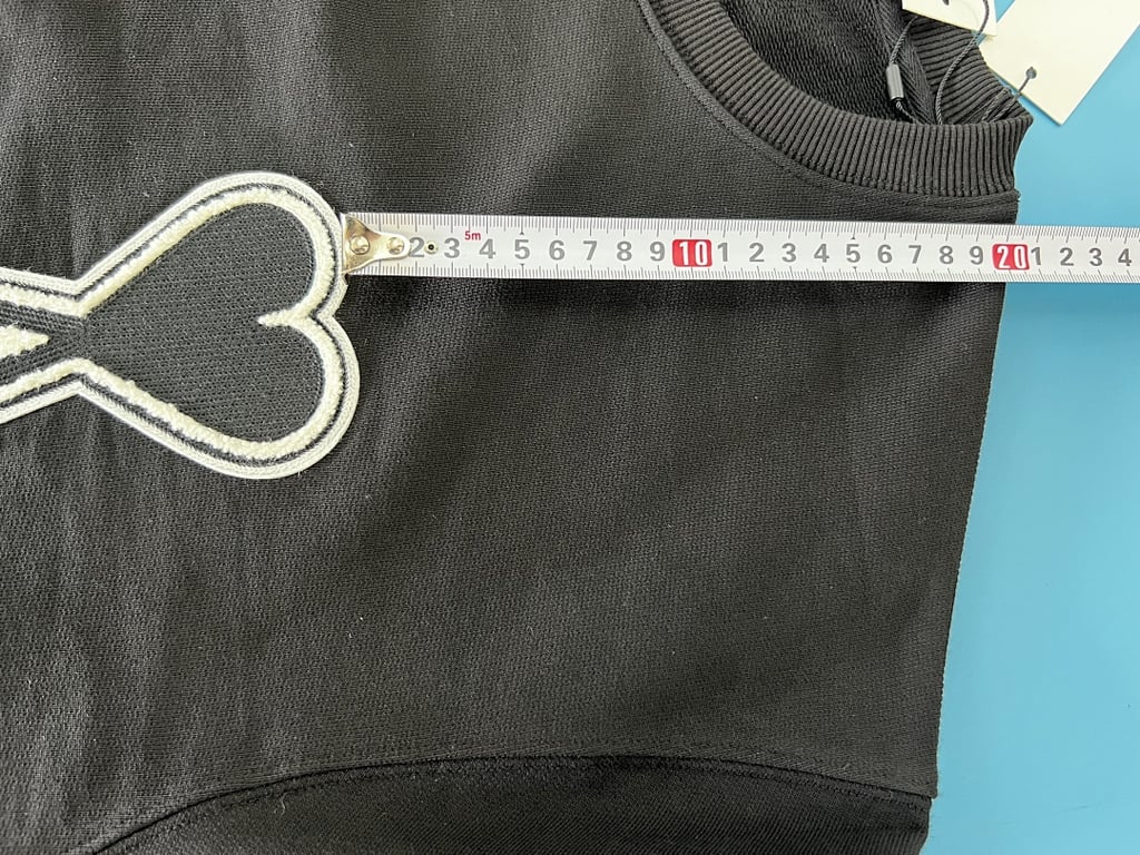 Ami Paris Ami de Coeur Badge Sweatshirt - 20