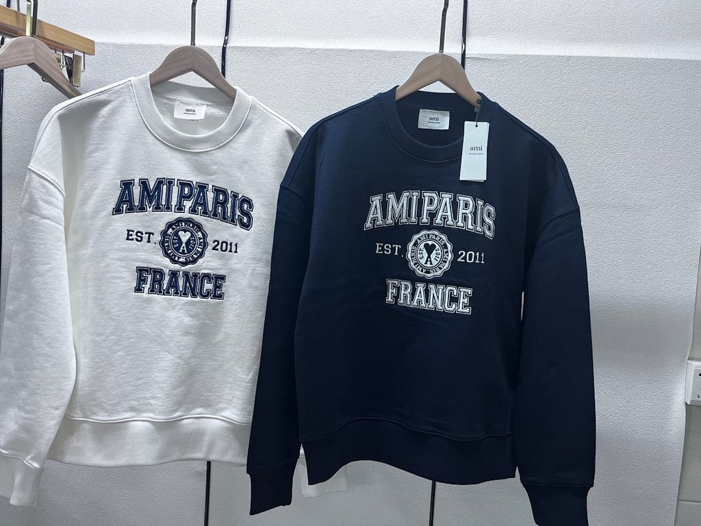 Ami Paris Embroidered Logo Sweatshirt Nautic Blue - 11